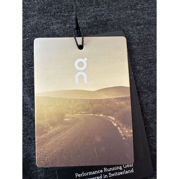 On Cloud T-Shirt R.O.C Women's Small‎ Black Athletic Outdoor Gym Stretch NWT - Picture 5 of 7